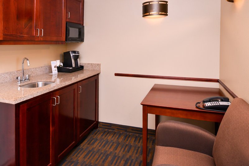 Фото Holiday Inn Express Suites Watsonville, an Ihg Hotel