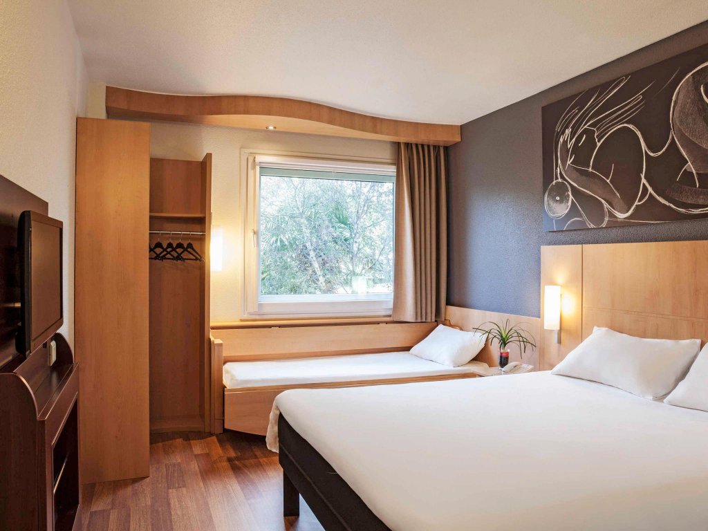 Фото Ibis Barcelona Cornella