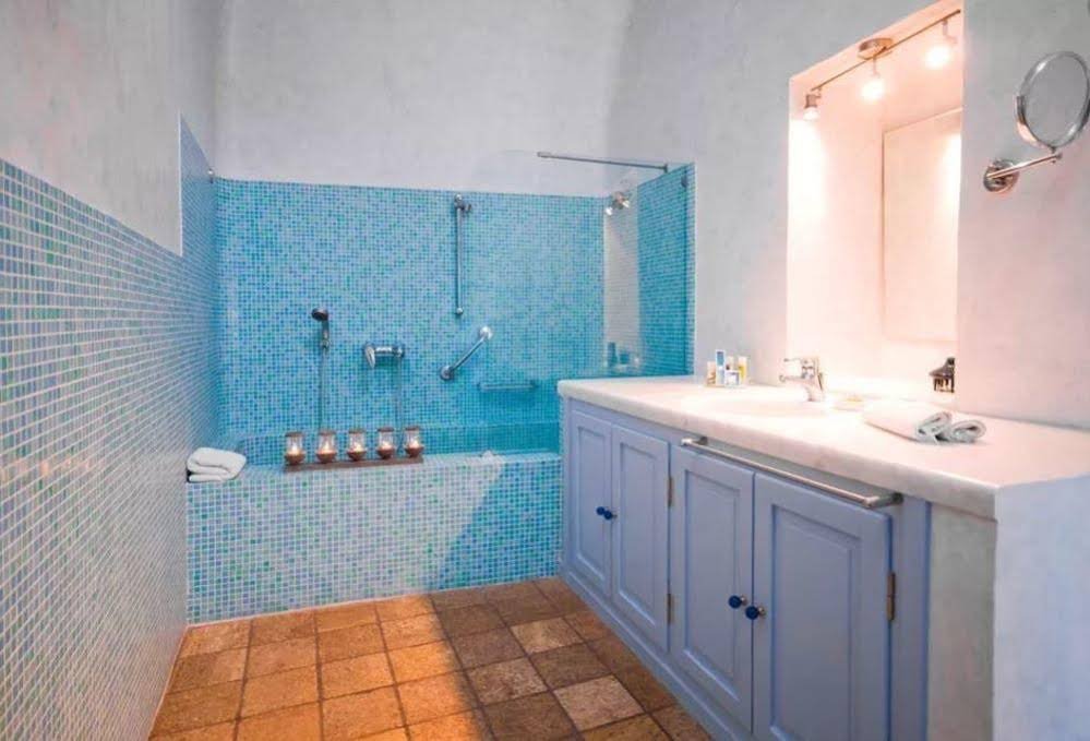 Фото Pantelia Suites