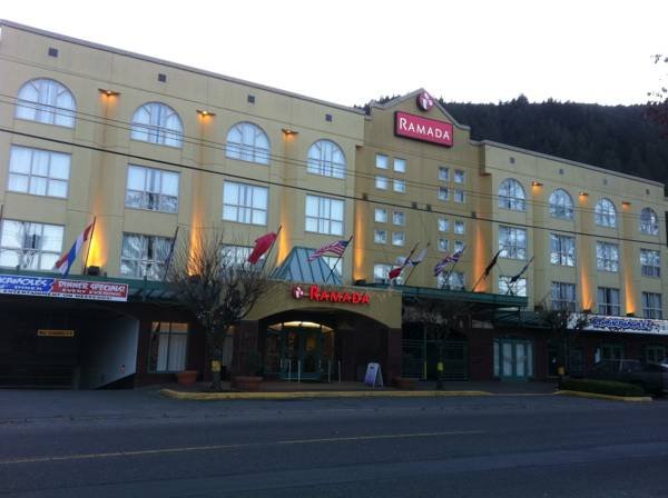 Фото Harrison Lake Hotel