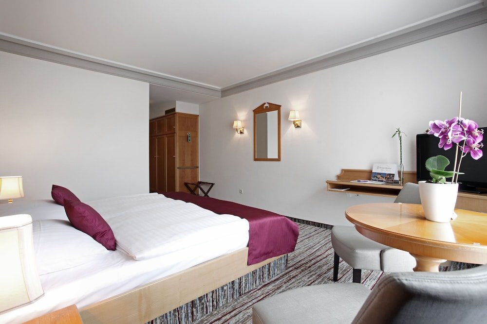 Фото Das Pelikan Hotel Schwäbisch Gmünd