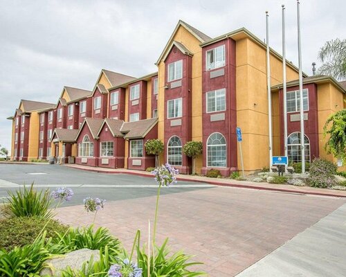 Гостиница Comfort Inn & Suites of Salinas в Салинасе