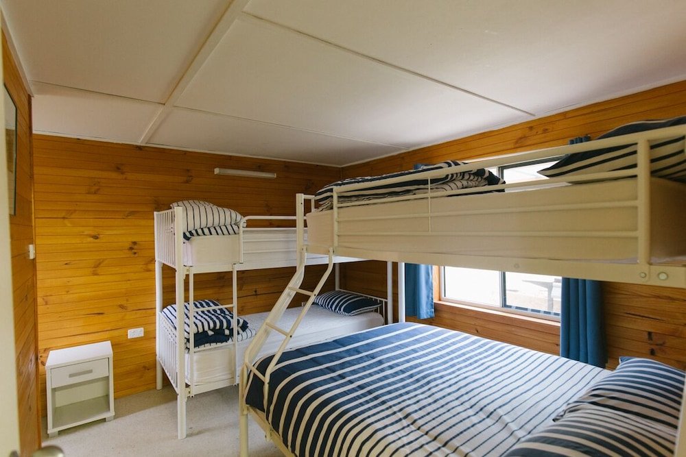 Фото Wonboyn Cabins & Caravan Park