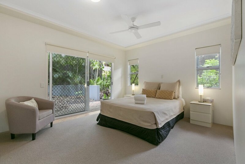 Гостиница Charming Noosa Heads Apartment; Laguna Bay Views - Unit 6 Taralla 18 Edgar Bennett Avenue