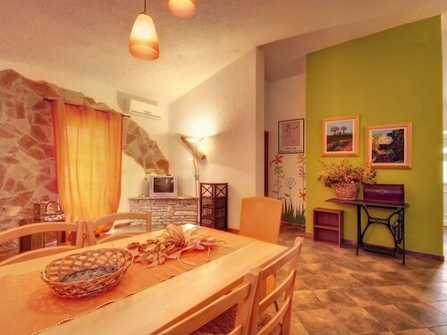 Жильё посуточно For Families or a Group, 3 Apartments With Swimming Pool, Near Center of Pula