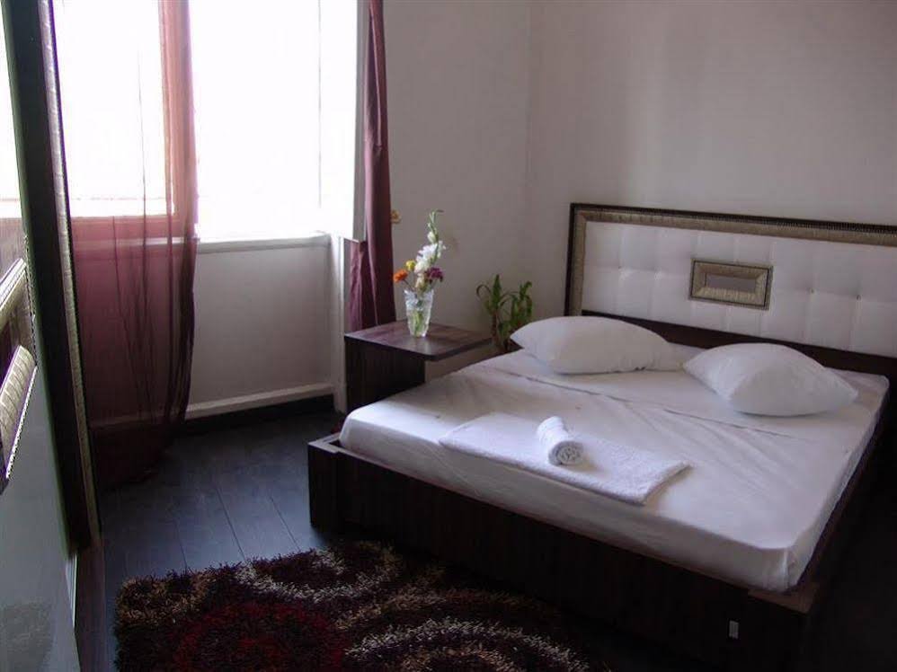 Фото New Grand Royal Hotel