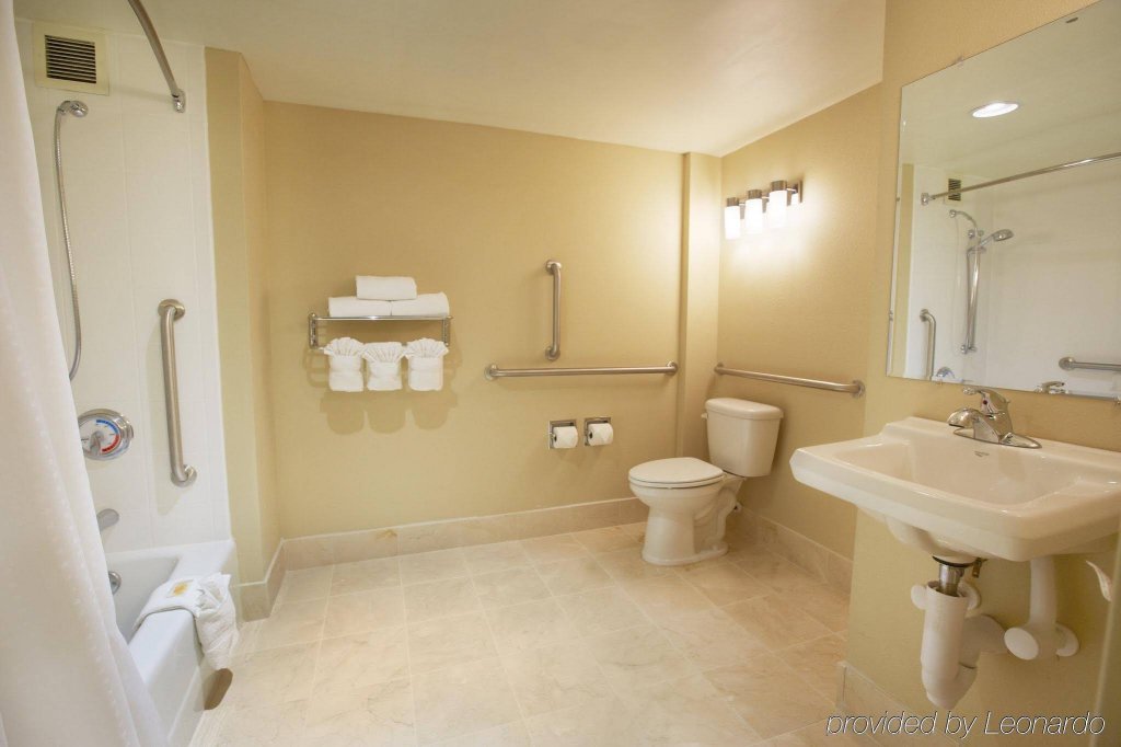 Фото Holiday Inn Indianapolis Carmel, an Ihg Hotel