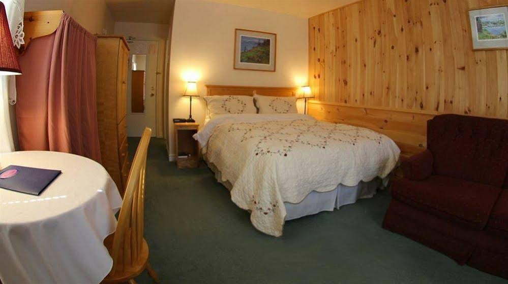 Фото Castle Rock Country Inn