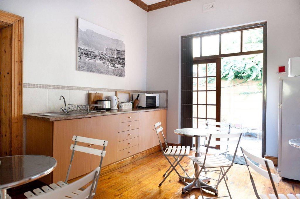 Фото Ashanti Lodge Backpackers Gardens