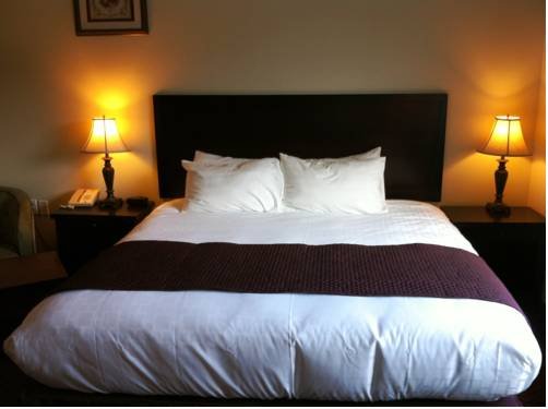 Фото Days Inn by Wyndham Chetwynd