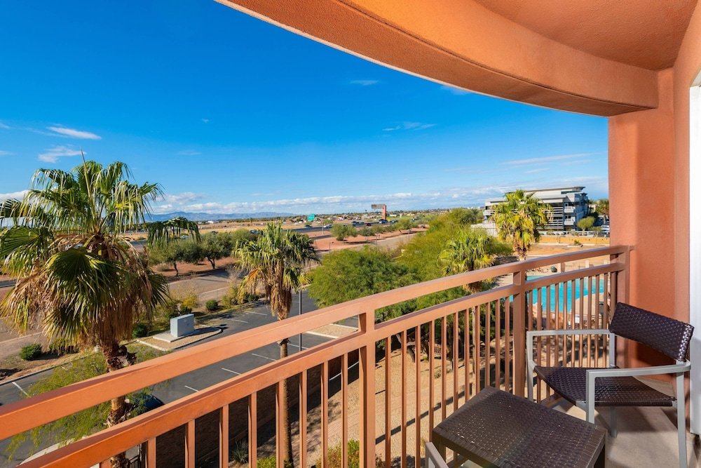 Фото Courtyard by Marriott Phoenix West/Avondale