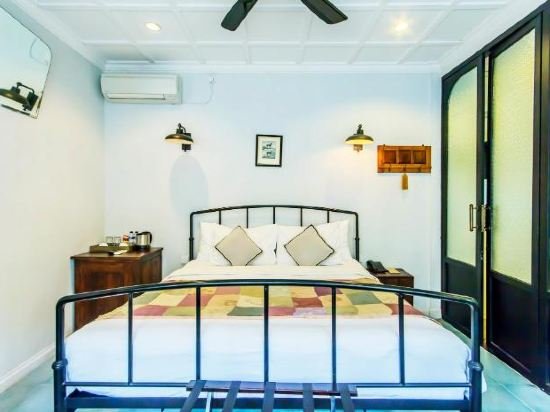 Фото Brown Feather Hotel