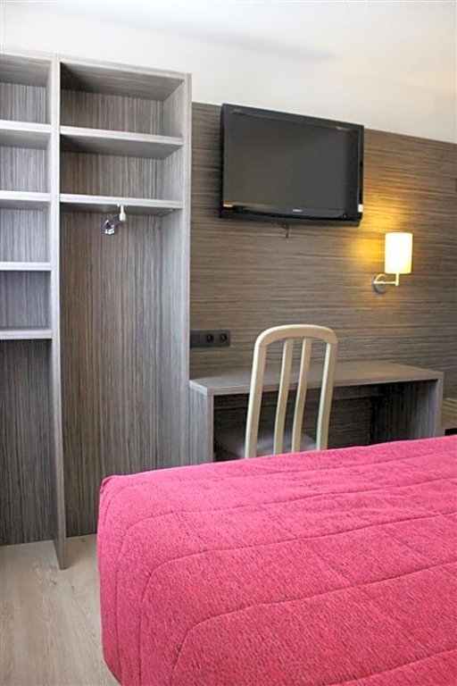 Фото The Originals City, Angers Sud – Le Village 49