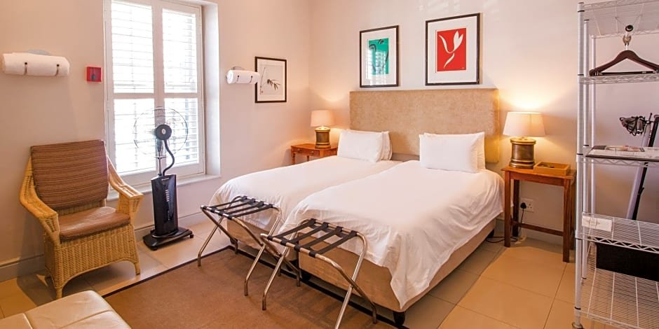 Фото The Charles Cafe & Rooms