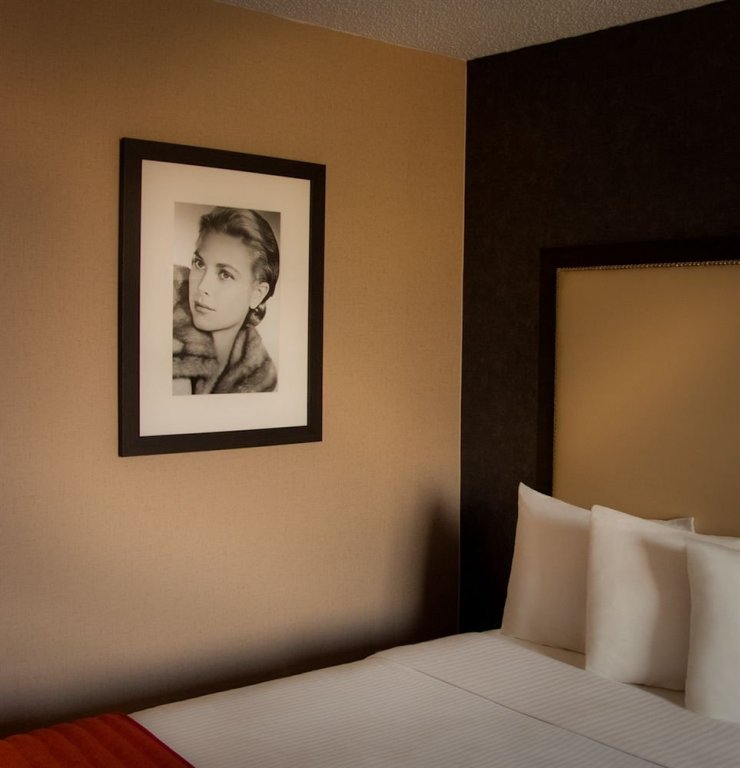 Фото 2500 Penn, a Placemakr experience