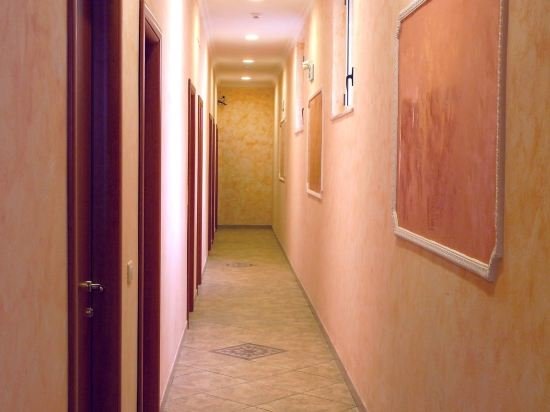 Фото Hotel Kriss