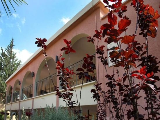 Фото Shaar Hagolan Kibbutz Country Lodging