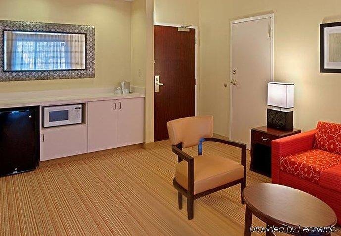 Фото Courtyard by Marriott Hartford Manchester