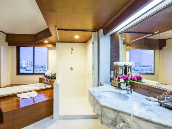 Фото Lotus Hotel Pang Suan Kaew