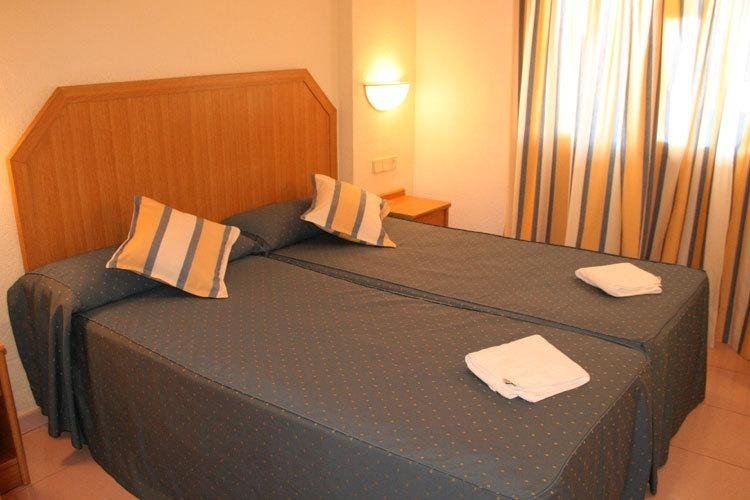 Фото Apartamentos Esmeralda