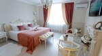 Royal Suite Apartment with Jacuzzi (prospekt Mykhaila Lushpy, 5к10), alojamiento en alquiler diario