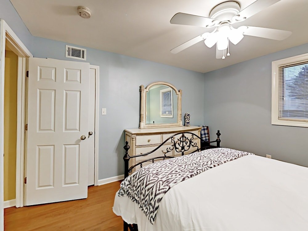 Фото New Listing! 2 Amazing Units, Walk To Forsyth Park 4 Bedroom Duplex