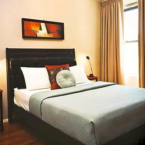 Фото Off Soho Suites Hotel