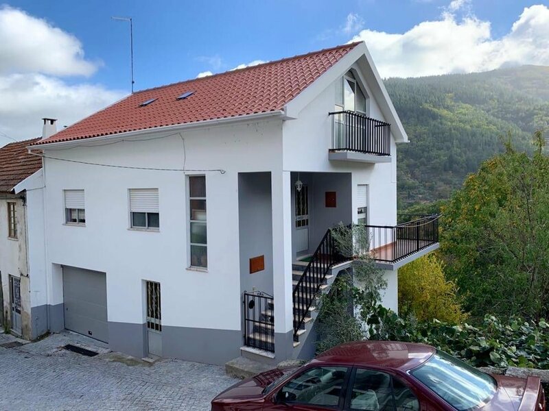 Жильё посуточно House With 2 Bedrooms in Manteigas, With Wonderful Mountain View and Balcony Near the Slopes