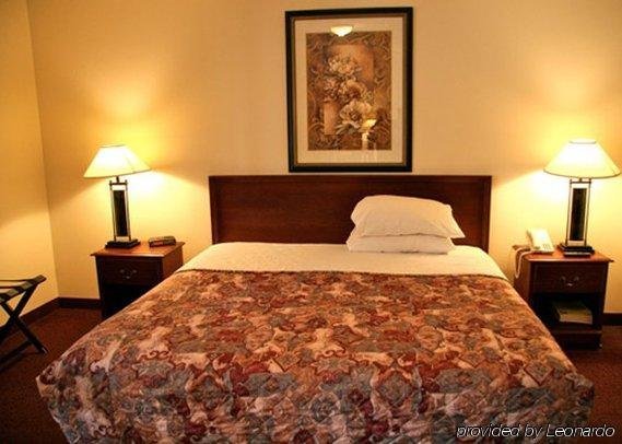 Фото Baymont by Wyndham Montreal Airport