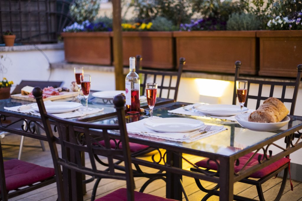 Фото Habitats Pantheon Apartments