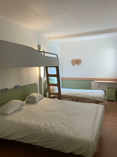 Гостиница Ibis Budget Pontivy в Сен-Бриё