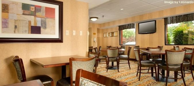 Фото Holiday Inn Express Fairfax - Arlington Boulevard, an Ihg Hotel