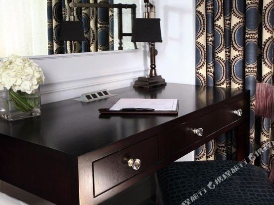 Фото The Roger Hotel