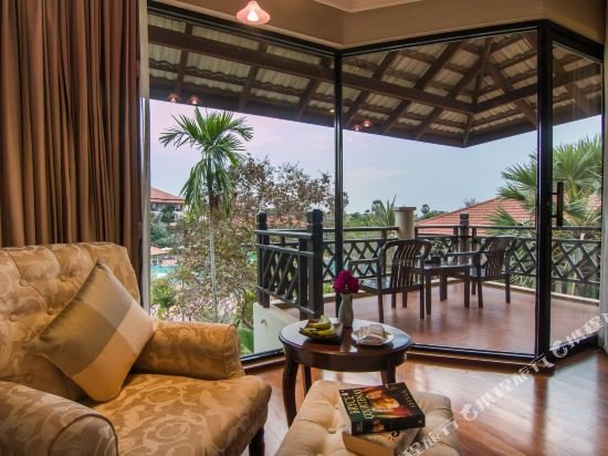 Фото Angkor Palace Suite & Villa