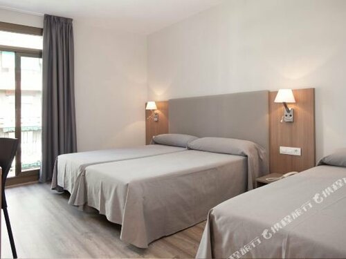 Внешний вид отеля Hostal Centric в Барселоне, фото 1