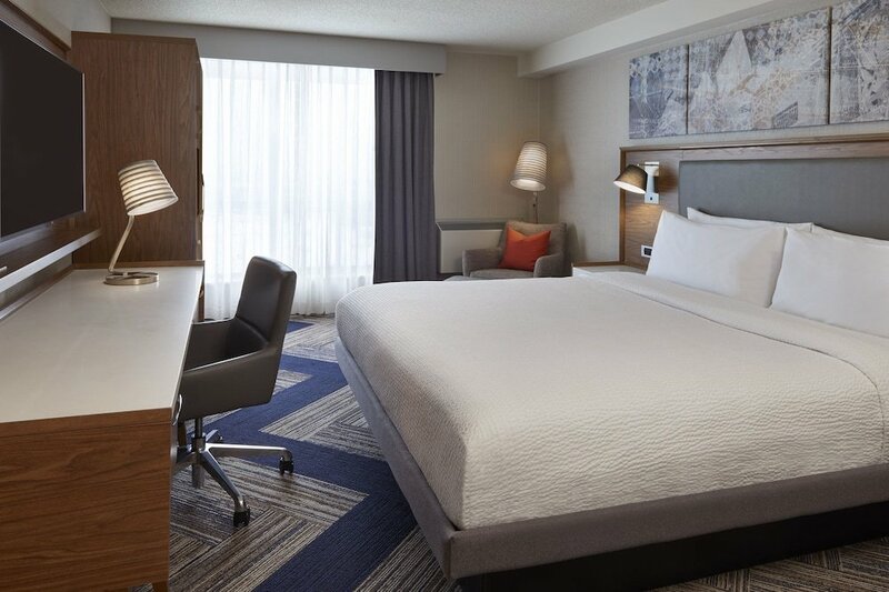 Гостиница Four Points by Sheraton Toronto Airport East в Торонто