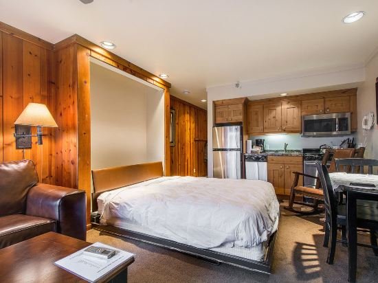 Фото Town Pointe by Lespri Management