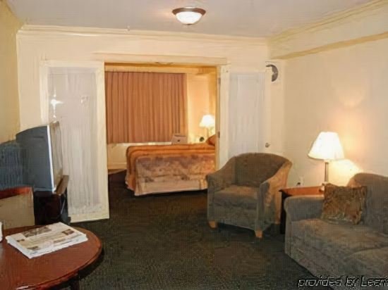 Фото Chateau Nova Yellowhead