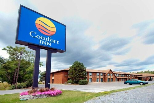 Внешний вид отеля Comfort Inn Highway 401 в Кингстоне, фото 2