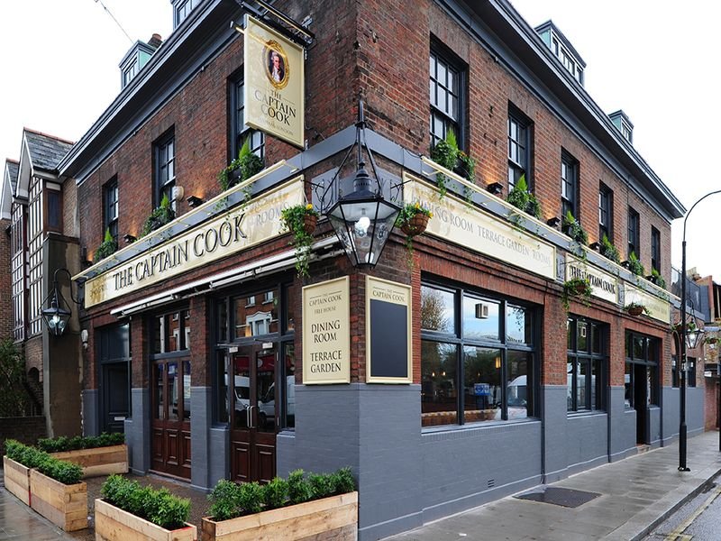 Фото The Captain Cook Hotel