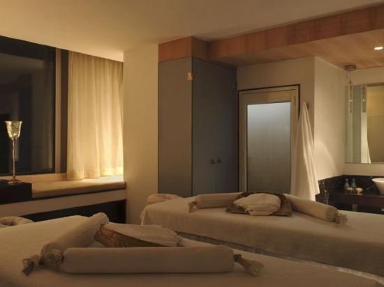 Фото Novotel Mumbai Juhu Beach Hotel