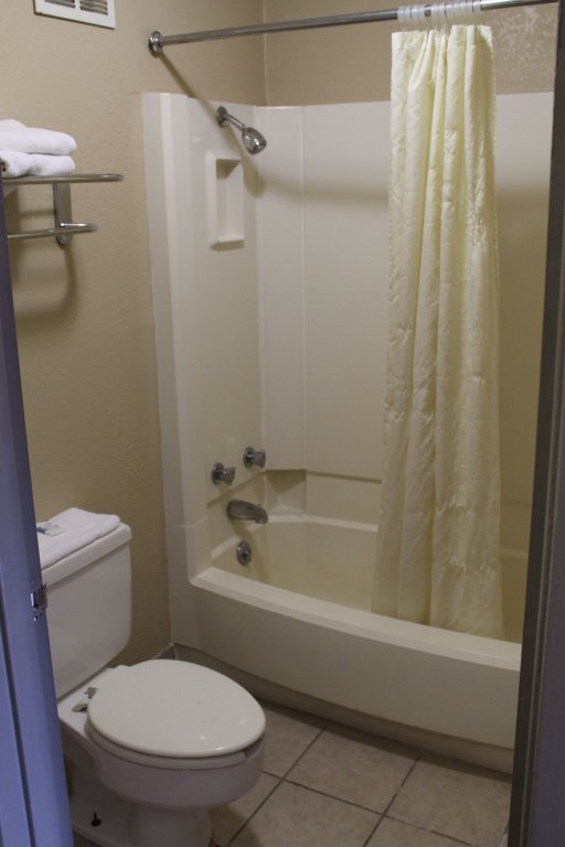 Фото Economy Inn North Oklahoma City