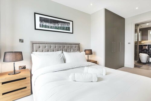 Гостиница Lush Apartment - London Designer Outlet в Лондоне