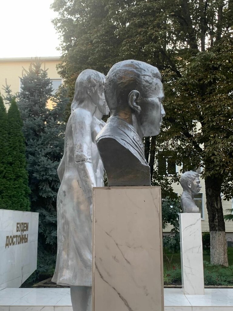 Monumento, memorial Бюст Героя Советского Союза Анатолия Николаевича Хуторянского, , foto