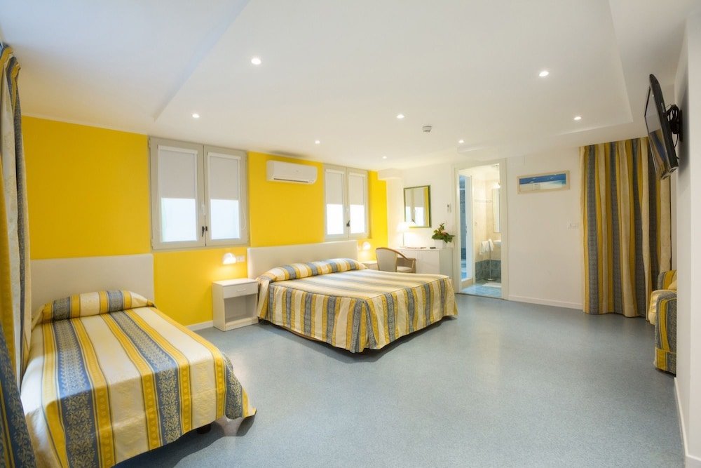 Фото Hotel Adria