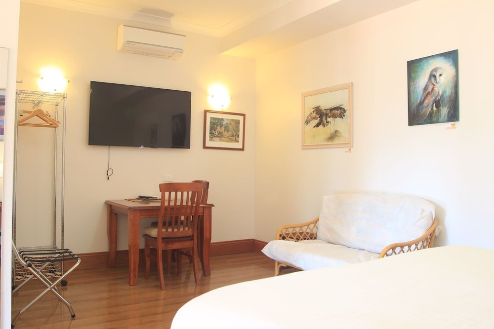 Фото Birdwood Motel