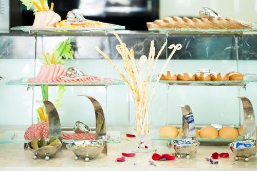 Фото Royale Signature Hotel