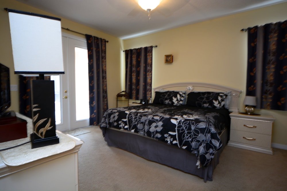 Фото Bella Vida Resort Luxury Pool Home Game Room View!