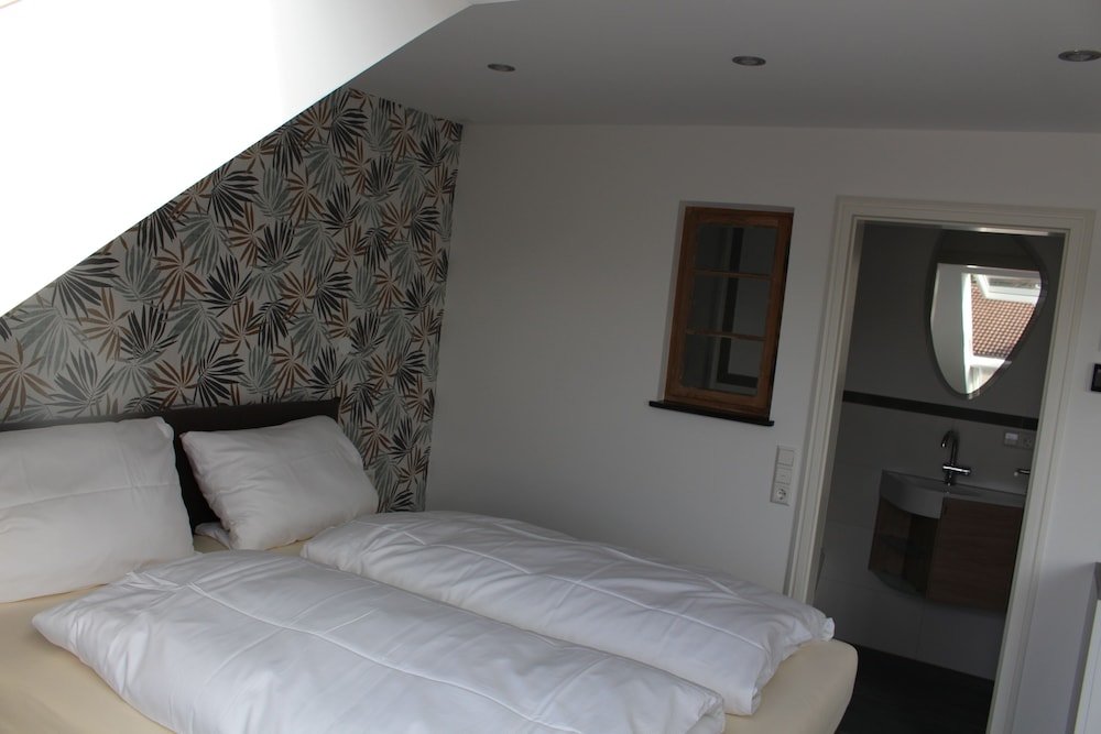 Фото Apartments zum Roten Lamm