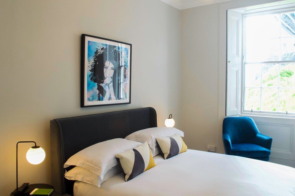 Фото Gorgeous Home on the Doorstep of Edinburgh Castle